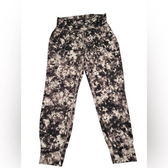 ATHLETA Salutation Jogger Size Small - Picture 2 of 6